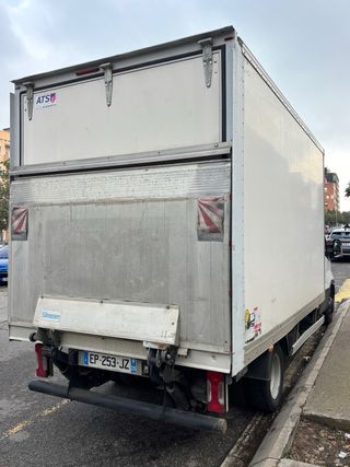 2019 135000km Iveco 3500 caja plataforma trampilla