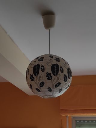 Lámpara de techo de papel con hojas