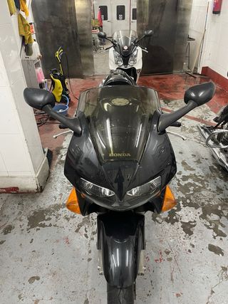 Honda VFR 800 Negra