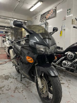 Honda VFR 800 Negra