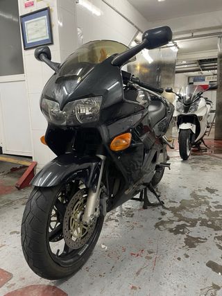 Honda VFR 800 Negra