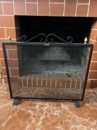 Protector de chimenea metal negro y dorado