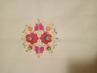 Centrino fatto a mano con fiori