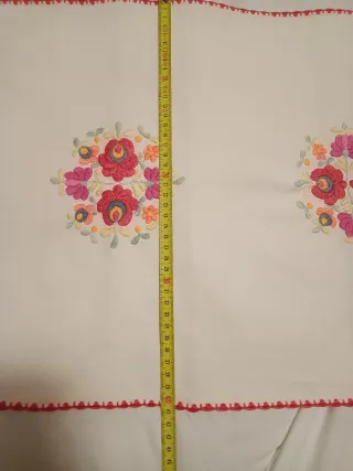 Centrino fatto a mano con fiori