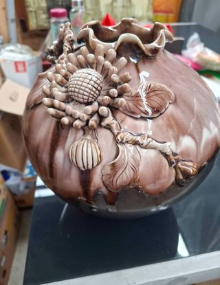 Jarrón de porcelana con flores