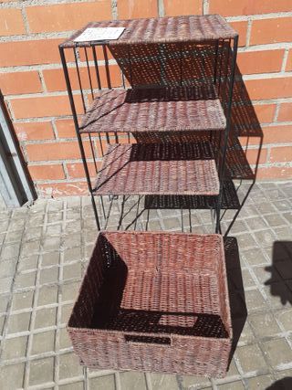 Mueble forja y mimbre con cesta