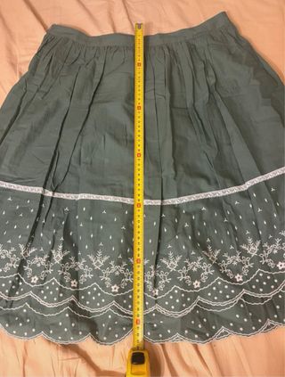 Falda verde Massimo Dutti bordada