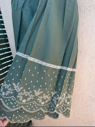 Falda verde Massimo Dutti bordada