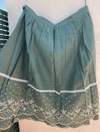 Falda verde Massimo Dutti bordada