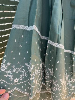 Falda verde Massimo Dutti bordada