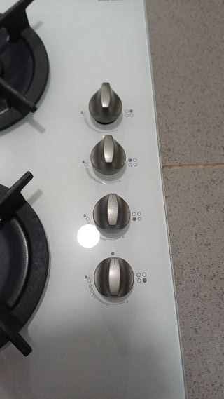 Cocina de gas con cristal blanco