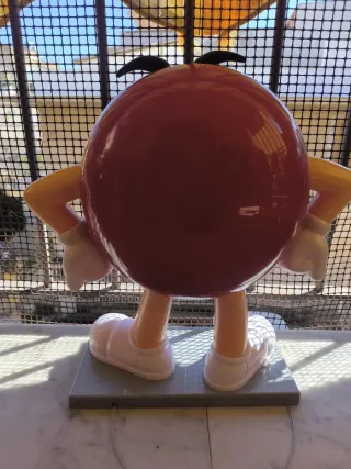 M&M's Rosso Statua