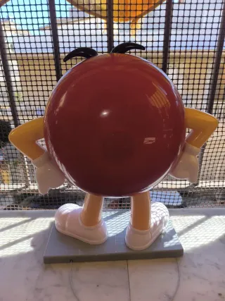 M&M's Rosso Statua