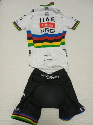 Equipación Ciclismo UAE Emirates