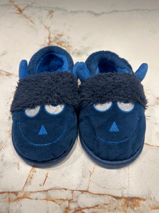 Zapatillas niño monstruo azul