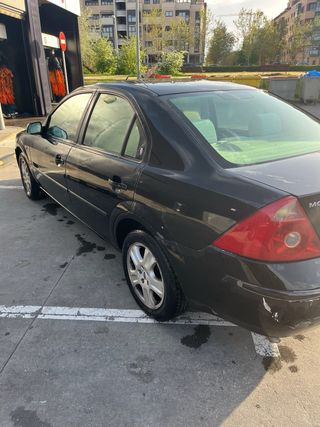 Ford Mondeo ghia  2001