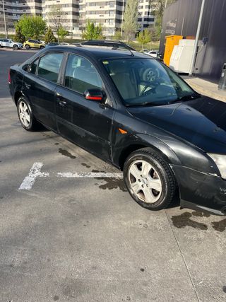Ford Mondeo ghia  2001