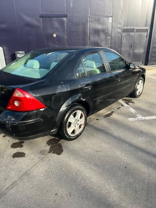 Ford Mondeo ghia  2001