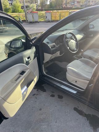 Ford Mondeo ghia  2001