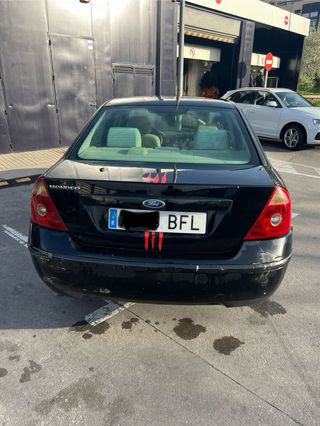 Ford Mondeo ghia  2001