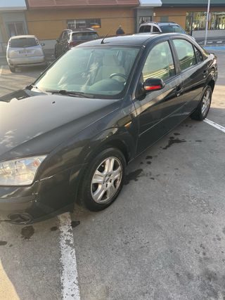 Ford Mondeo ghia  2001