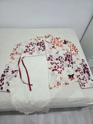 Pijama de señora estampado mariposas