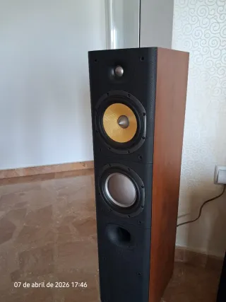 Altavoces Bowers & Wilkins DM603 S3