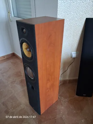 Altavoces Bowers & Wilkins DM603 S3