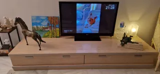 Mueble TV bajo madera y metal