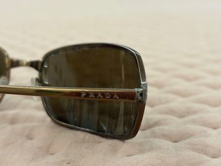 Gafas de sol Prada doradas