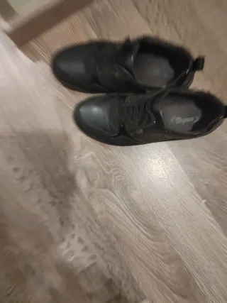 Zapatillas negras de piel