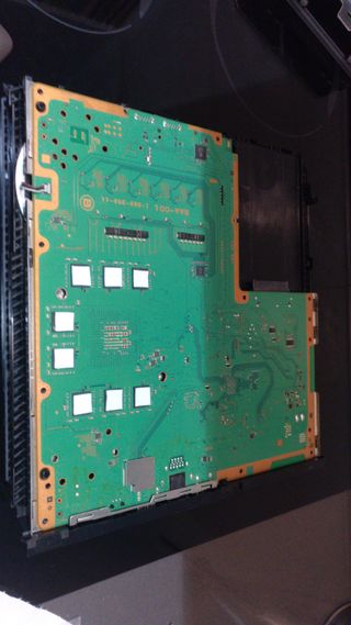 PS4 (PlayStation 4) con 3 mandos