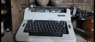 Máquina de escribir Hispano Olivetti
