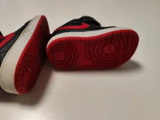 Sapatilhas Nike Criança Pretas e Vermelhas