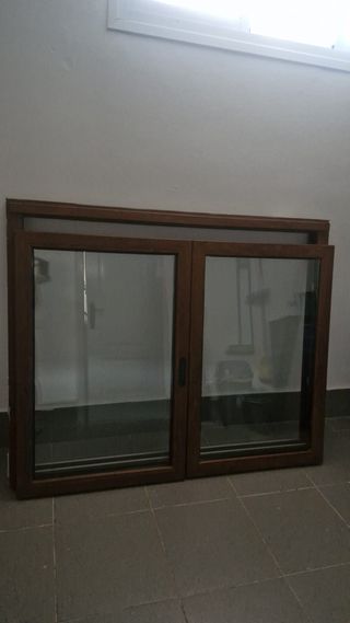 Ventana PVC Marrón Doble Hoja con mosquitera