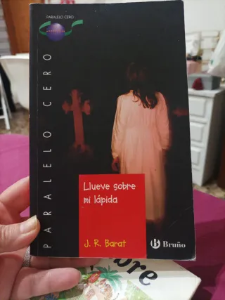 Llueve sobre mi lápida