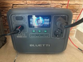 Bluetti AC70 + Panel Solar Bluetti MP200 (200W)