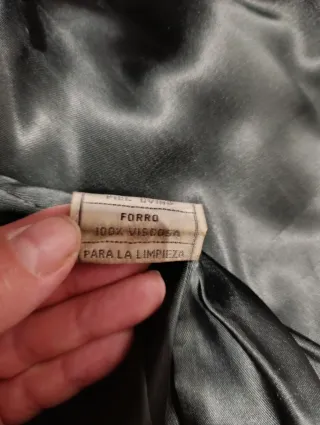 Cazadora de piel negra