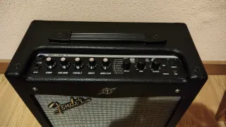 Amplificador de Guitarra Fender Mustang 1 v2