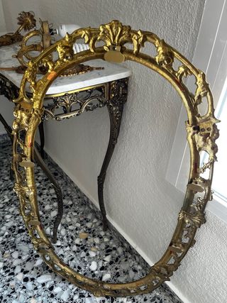 Precioso recibidor de bronce y mármol