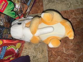 Peluche Pokémon Cubone Tumbado con lágrima