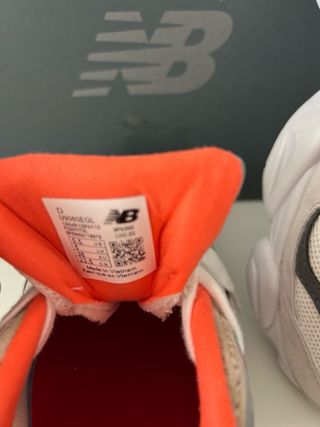 New Balance 9060 'Boston College' Beige/Naranja