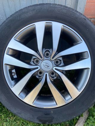 Juego 4 llantas originales Hyundai 16” + neumático