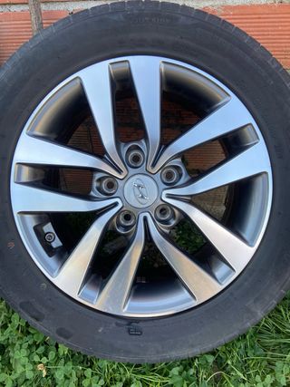 Juego 4 llantas originales Hyundai 16” + neumático