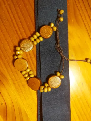 Pulsera de madera ajustable