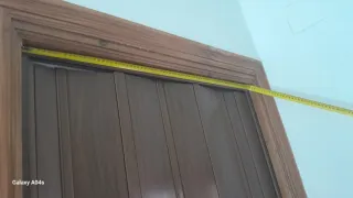 Puerta plegable marrón