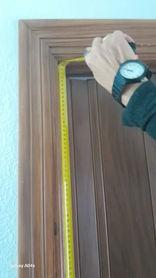 Puerta plegable marrón