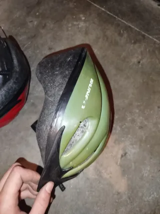 Cascos de Bicicleta Rojos y Verdes