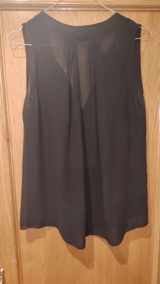 Camisa transparente negra sin mangas