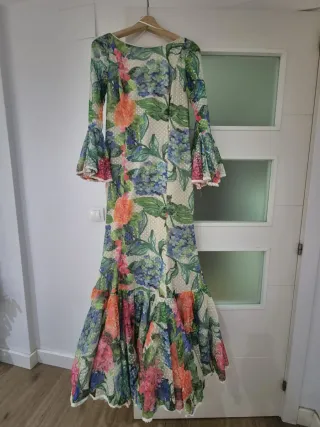 Traje de flamenca floral de encaje